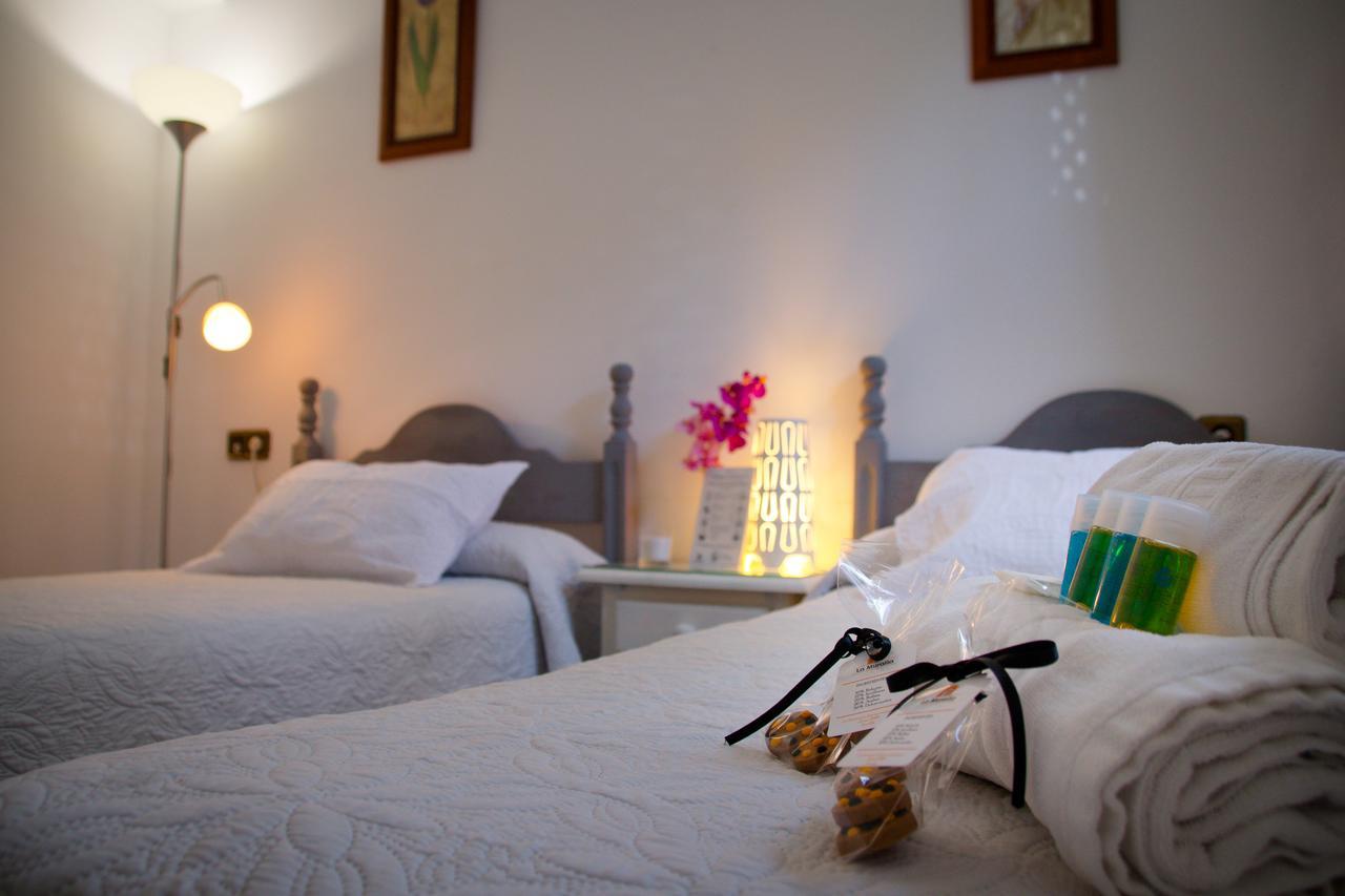 Hostal La Muralla Seville Ngoại thất bức ảnh