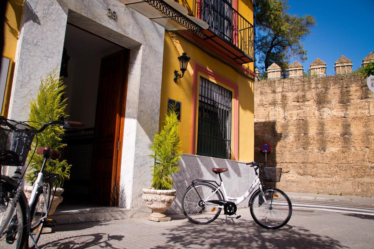 Hostal La Muralla Seville Ngoại thất bức ảnh