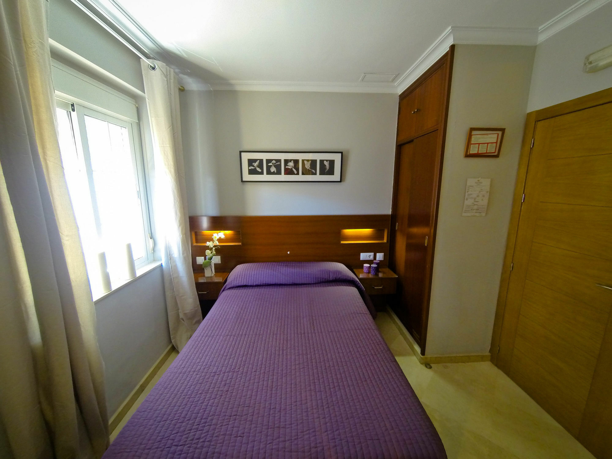 Hostal La Muralla Seville Ngoại thất bức ảnh