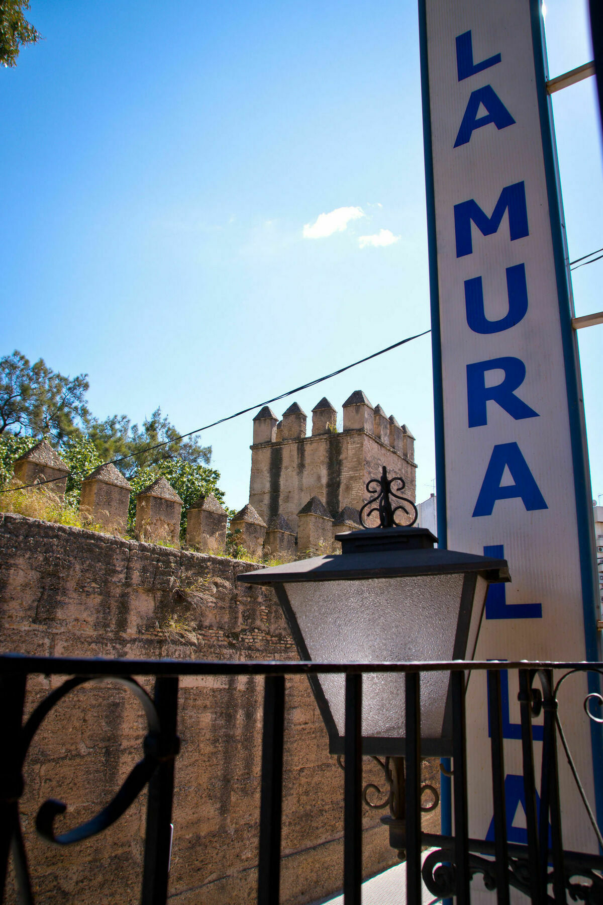 Hostal La Muralla Seville Ngoại thất bức ảnh