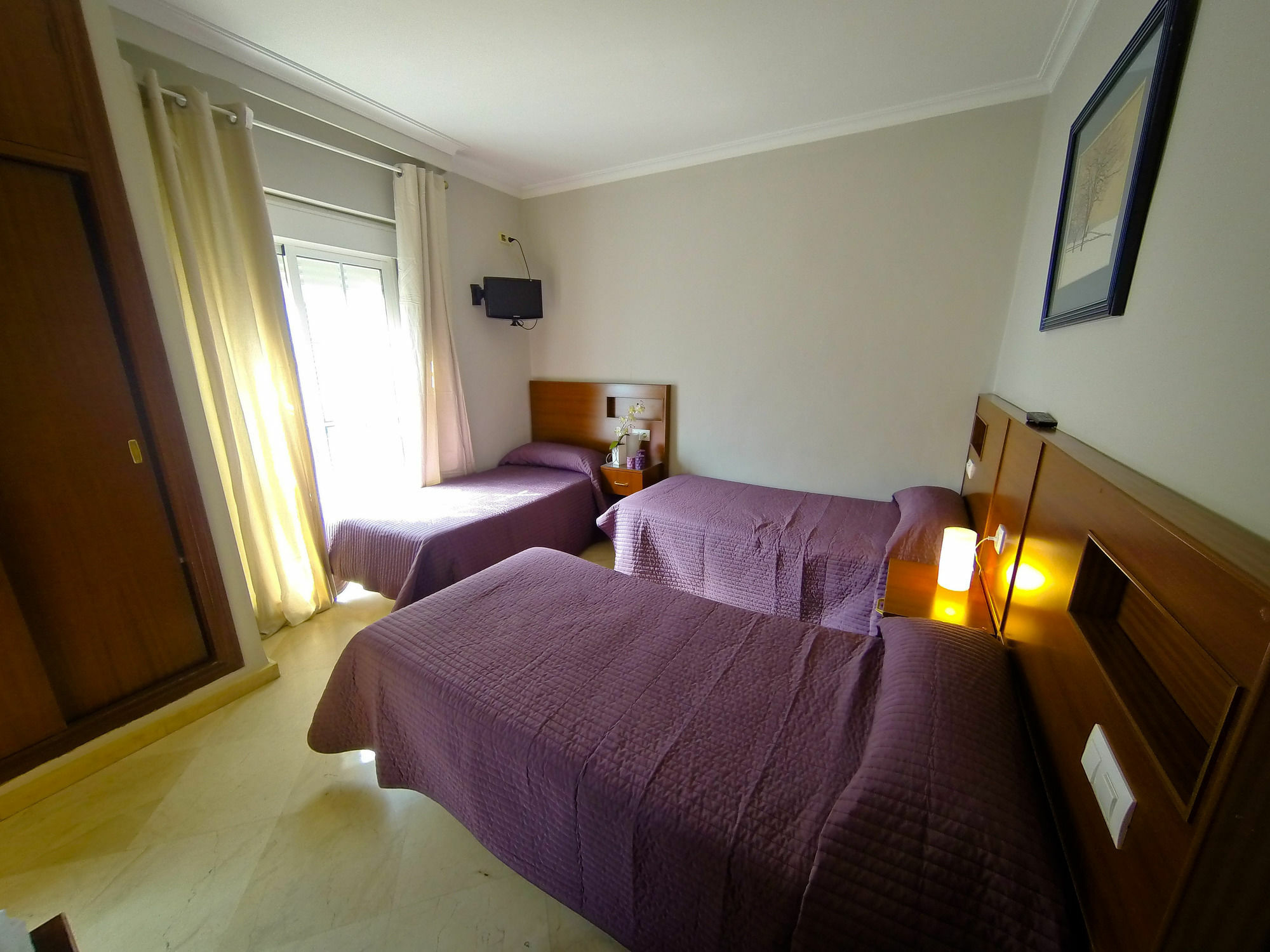 Hostal La Muralla Seville Ngoại thất bức ảnh