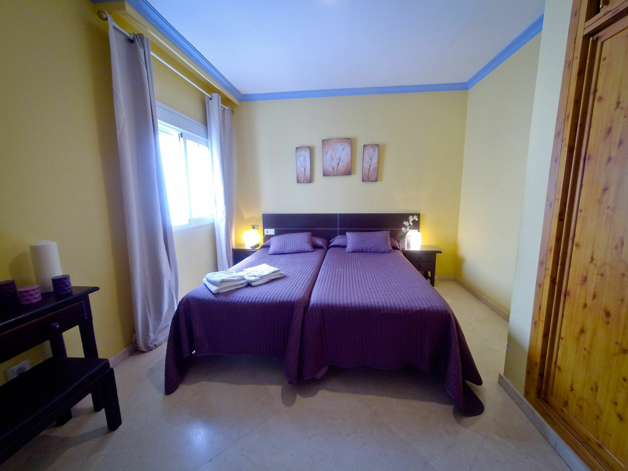 Hostal La Muralla Seville Ngoại thất bức ảnh