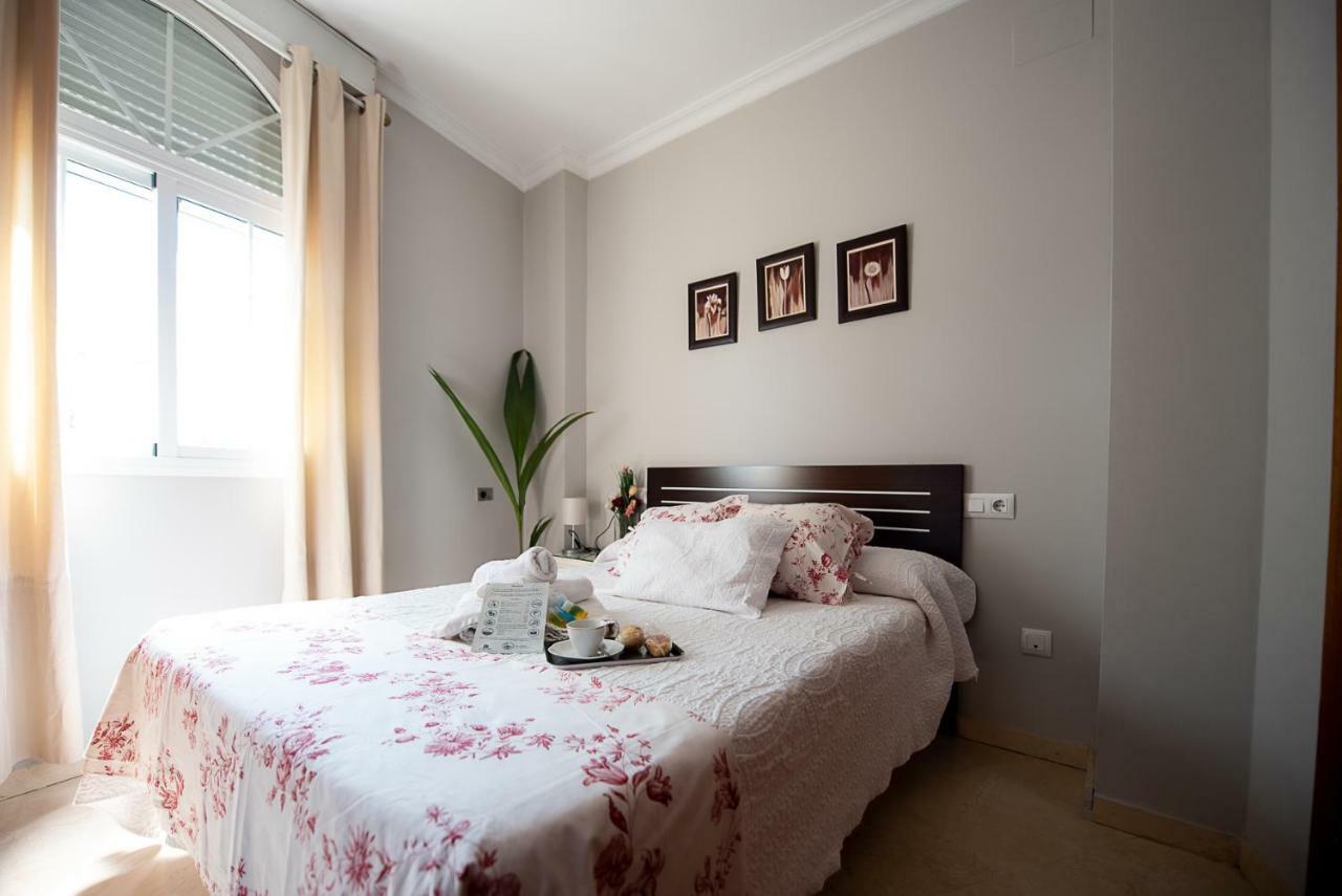 Hostal La Muralla Seville Ngoại thất bức ảnh