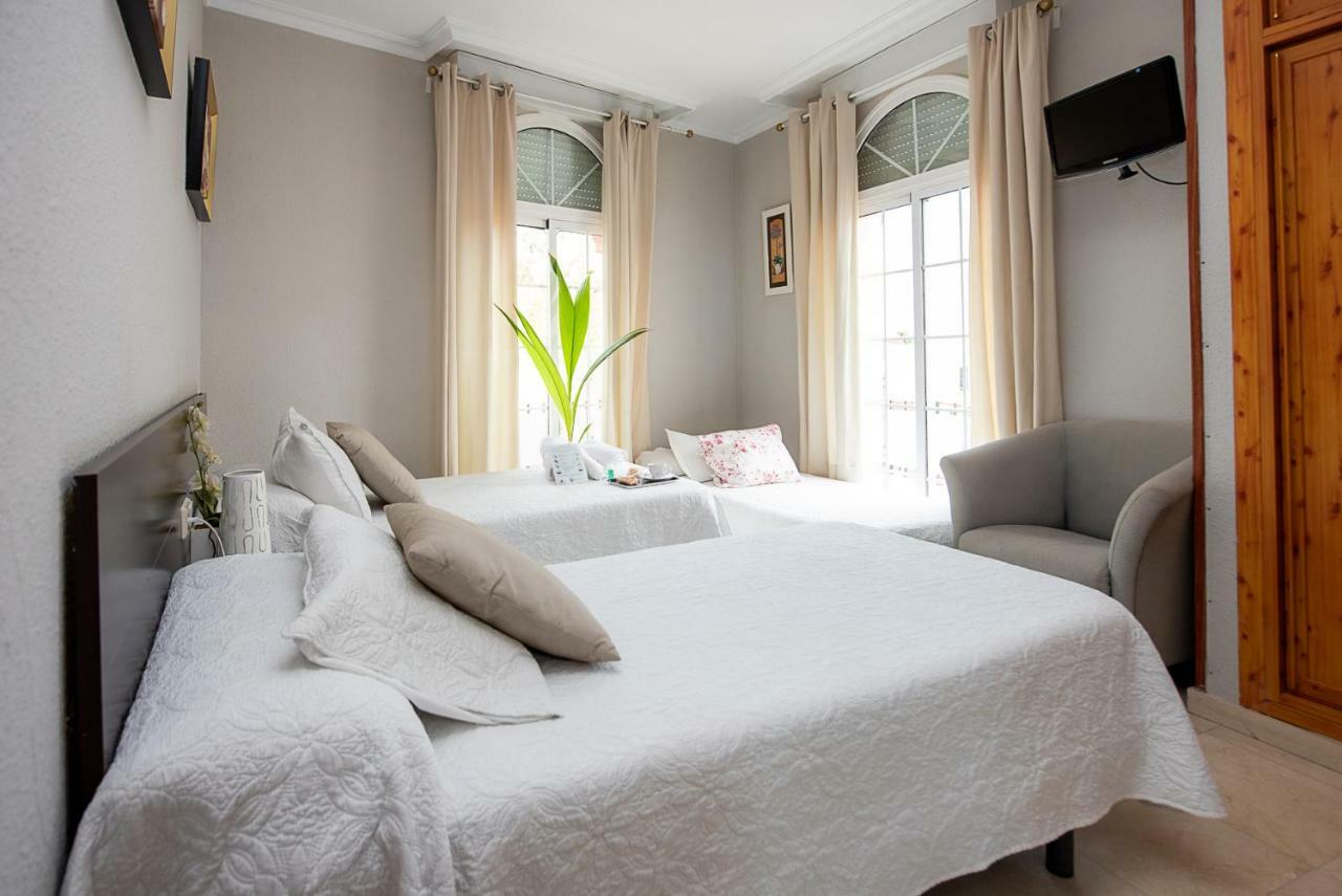 Hostal La Muralla Seville Ngoại thất bức ảnh