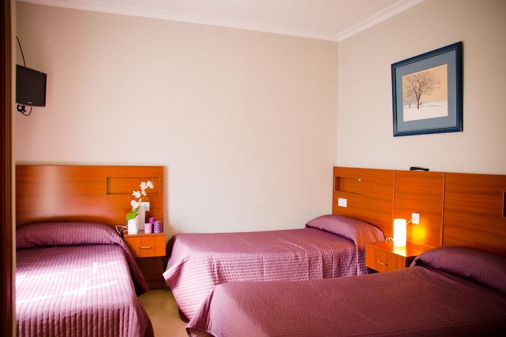 Hostal La Muralla Seville Ngoại thất bức ảnh
