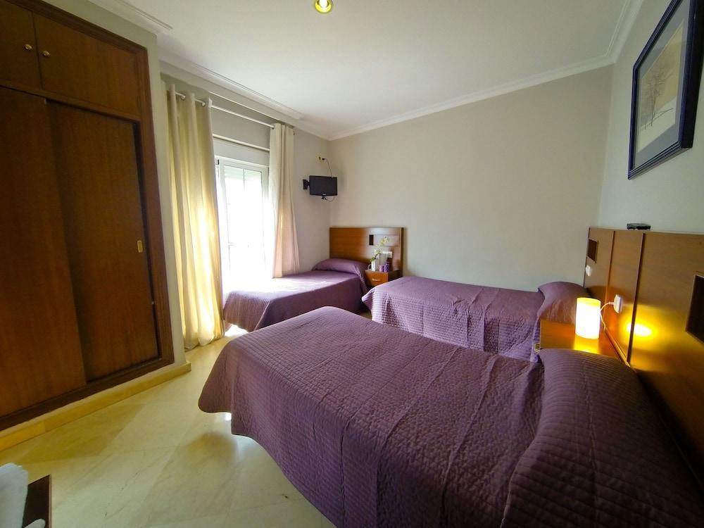Hostal La Muralla Seville Ngoại thất bức ảnh